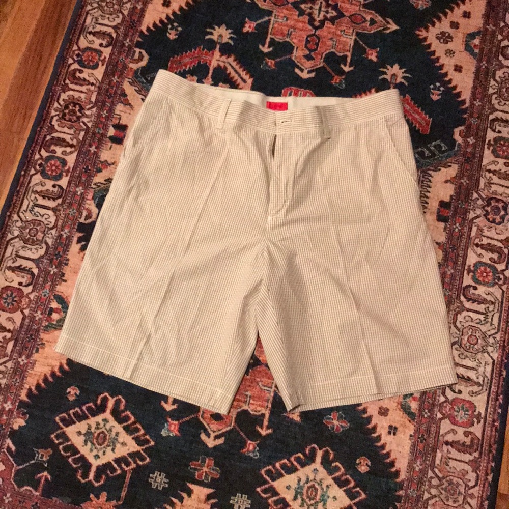 Men’s khaki plaid shorts